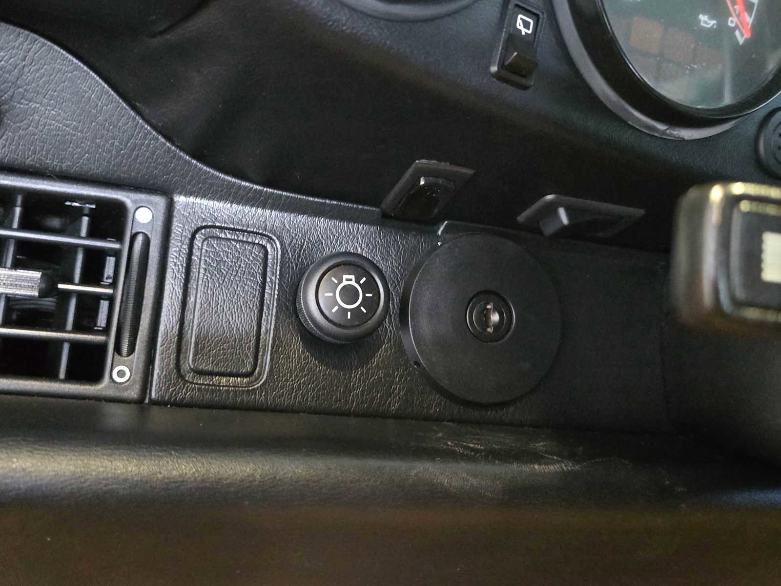 Used 1991 Porsche 911 Turbo image 26