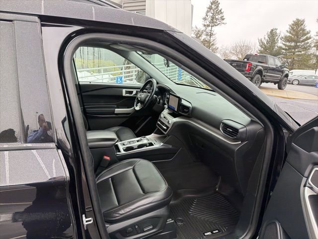 Used 2020 Ford Explorer XLT w/ Equipment Group 202A image 8