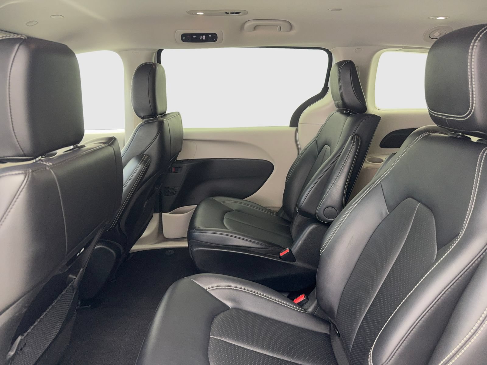 Used 2024 Chrysler Pacifica Limited FWD image 34