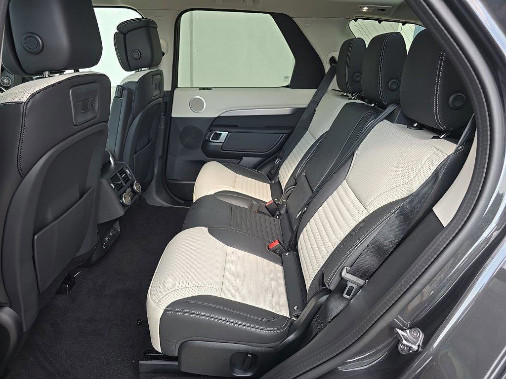Certified 2025 Land Rover Discovery Dynamic SE AWD/4WD image 8