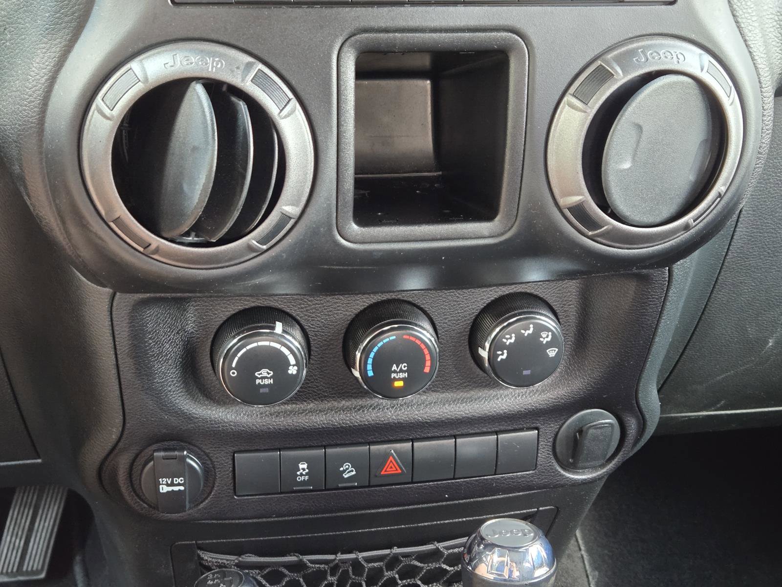 Used 2018 Jeep Wrangler Unlimited Sport w/ Connectivity Group AWD/4WD image 24
