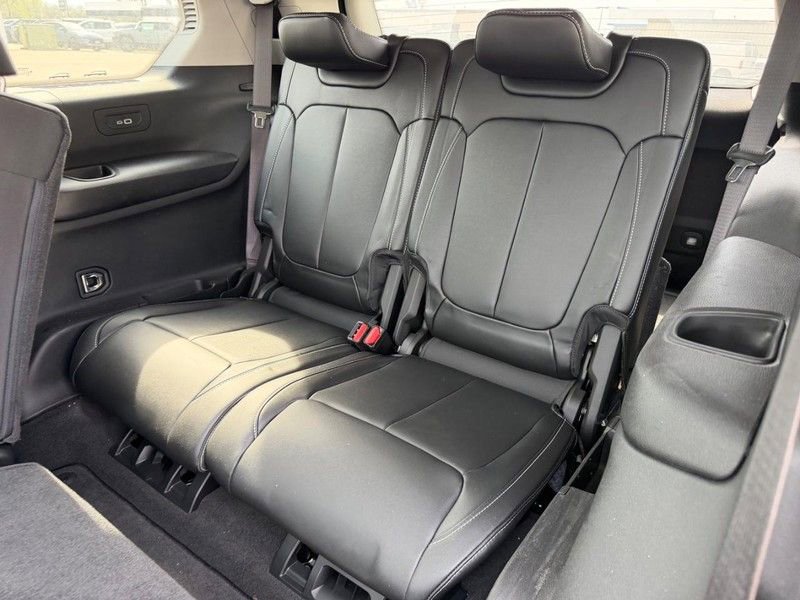 Used 2022 Jeep Grand Cherokee L Limited image 8