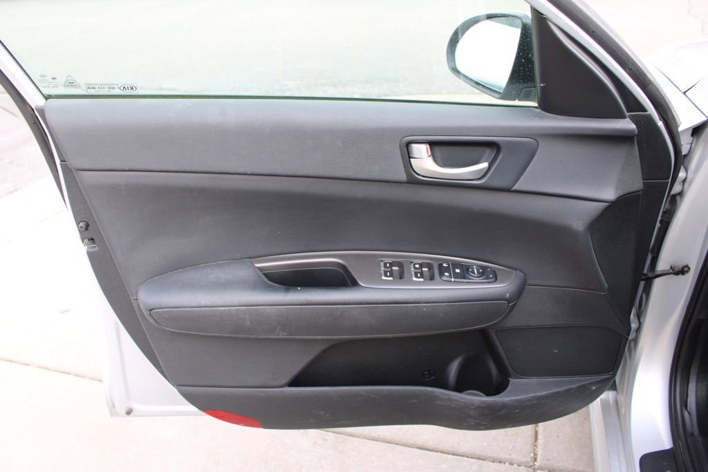 Used 2020 Kia Optima LX image 17