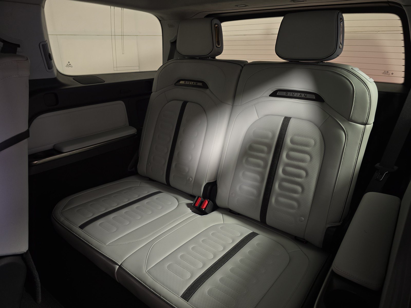 Used 2024 Rivian R1S Adventure AWD/4WD image 22