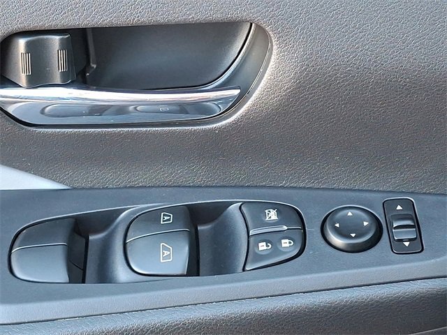 Used 2021 Nissan Kicks SR w/ SR Premium Package image 24