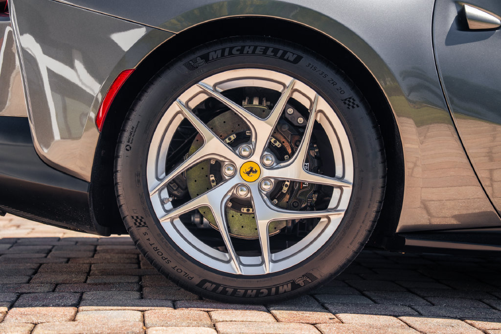 Used 2019 Ferrari 812 Superfast RWD image 12