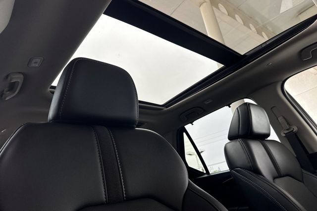 Used 2025 Honda Pilot Touring image 18