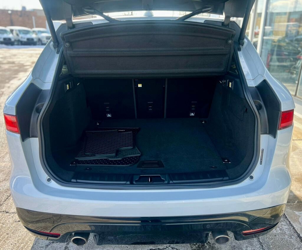 Used 2017 Jaguar F-PACE S image 8