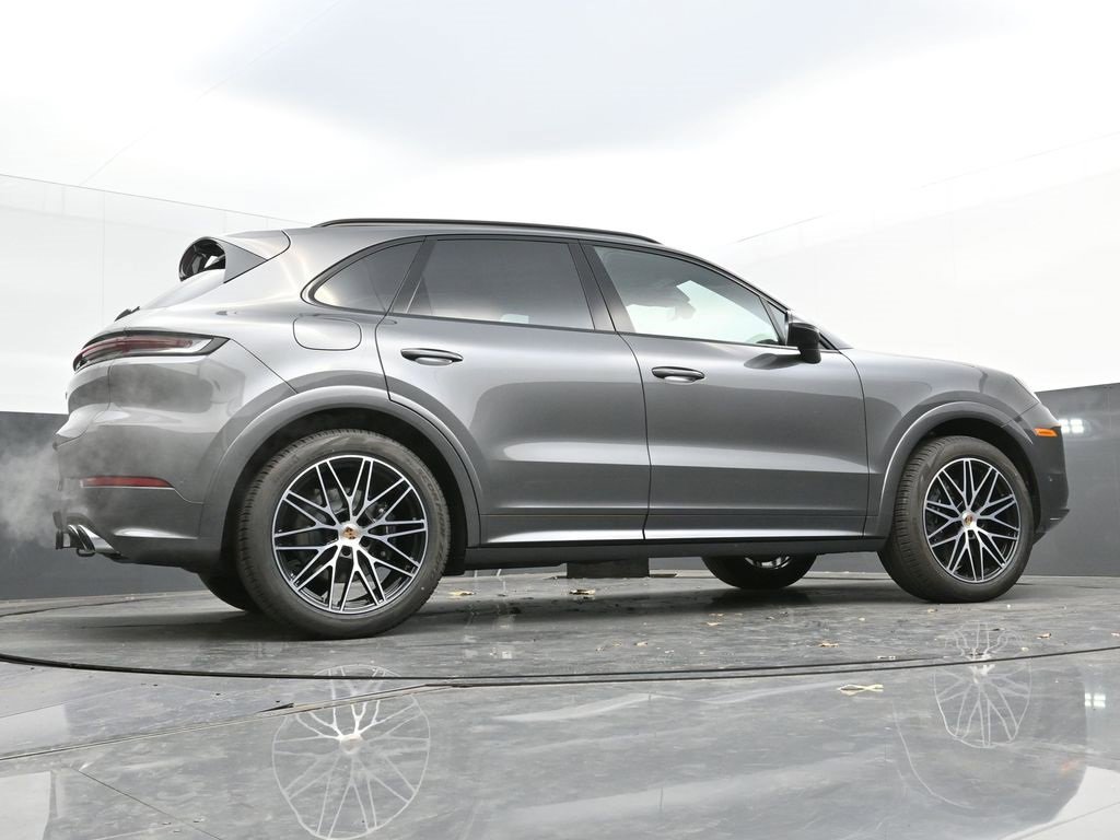Certified 2025 Porsche Cayenne image 35