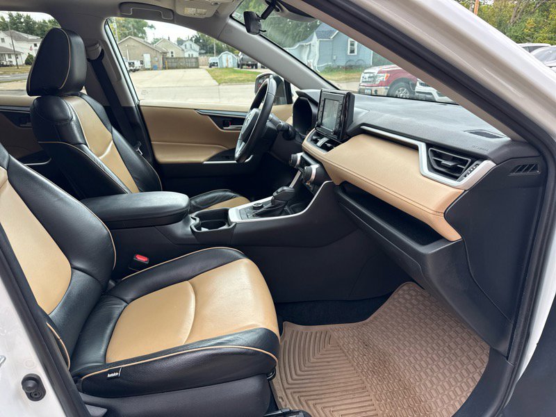 Used 2020 Toyota RAV4 XLE image 23