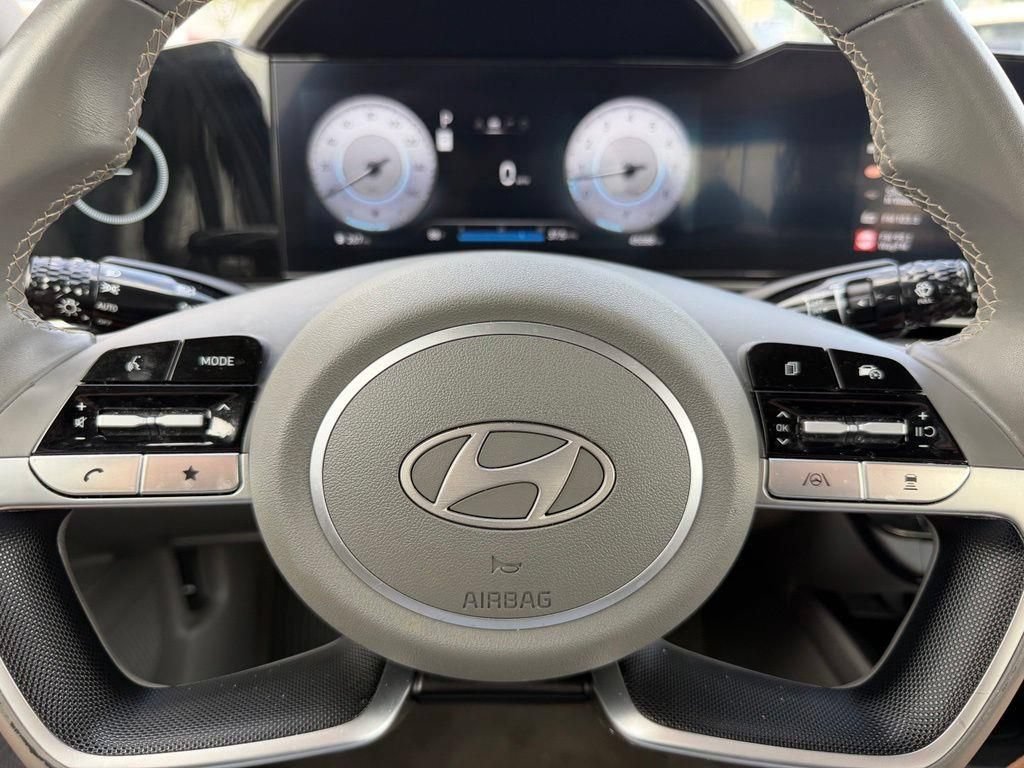 Used 2025 Hyundai Elantra SEL FWD image 24