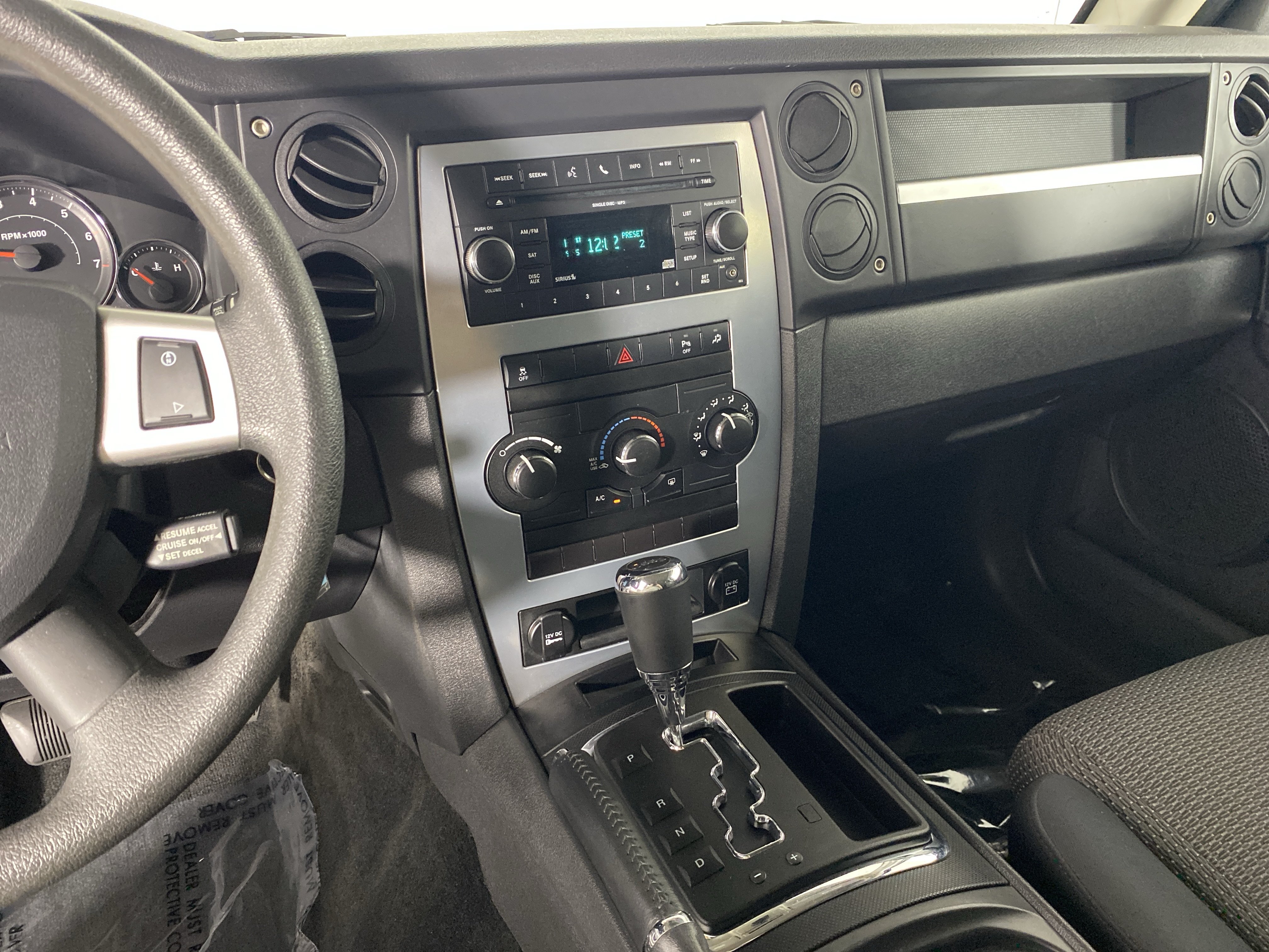 Used 2010 Jeep Commander Sport AWD/4WD image 20
