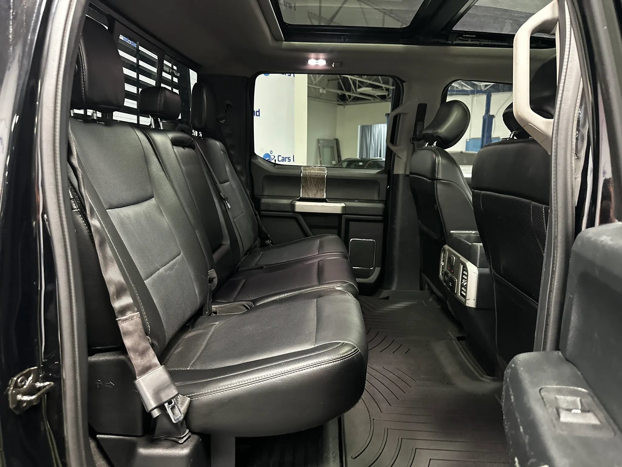 Used 2017 Ford F250 Lariat w/ Lariat Ultimate Package AWD/4WD image 20