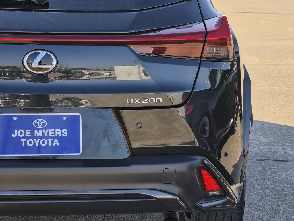 Used 2022 Lexus UX 200 F Sport w/ F Sport Premium Package FWD image 9