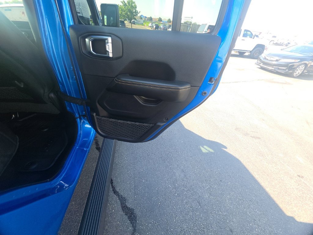 Used 2025 Jeep Gladiator Sport AWD/4WD image 28