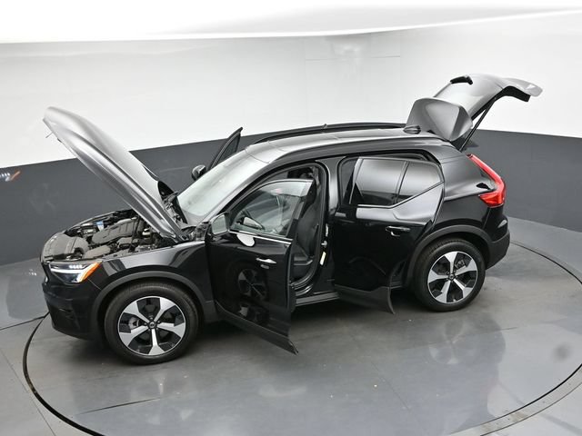 Used 2025 Volvo XC40 B5 Plus AWD/4WD image 50