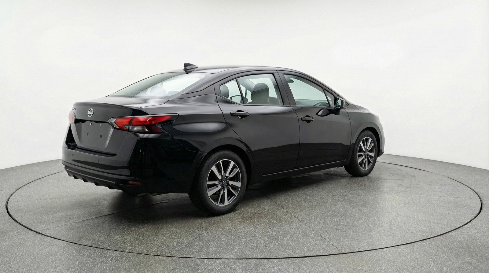 Used 2025 Nissan Versa SV image 9