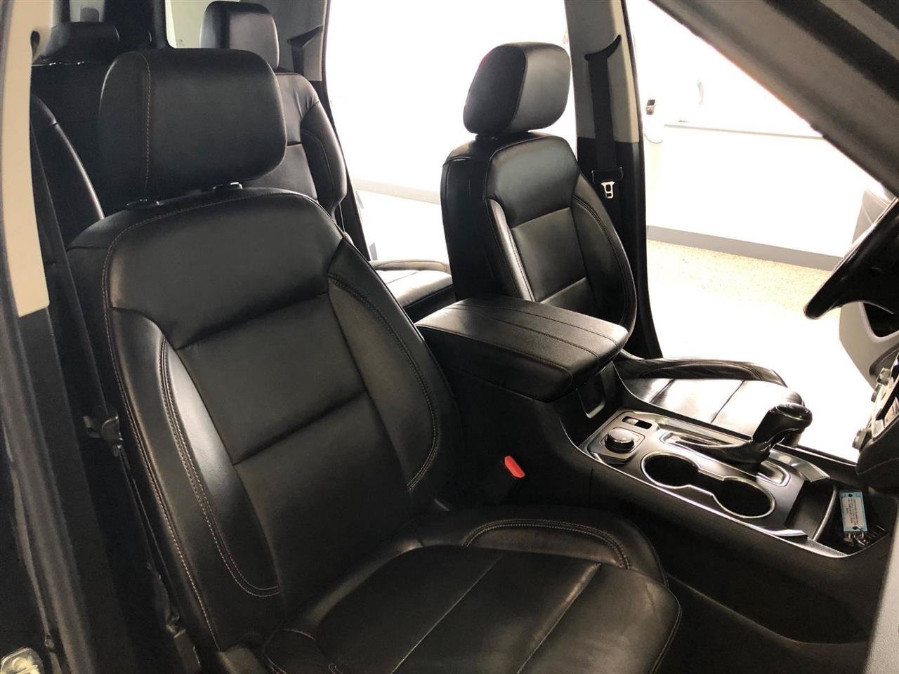 Used 2020 Chevrolet Traverse LT w/ LT Premium Package AWD/4WD image 13