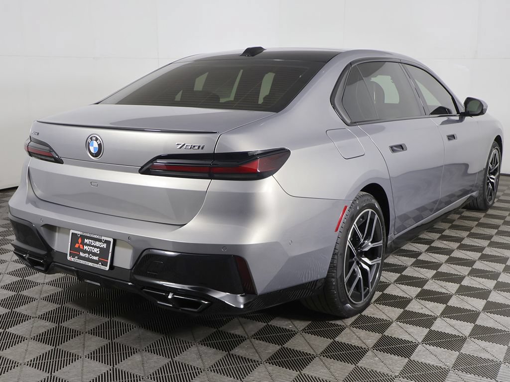 Used 2023 BMW 760i xDrive w/ Parking Assistance Package AWD/4WD image 11
