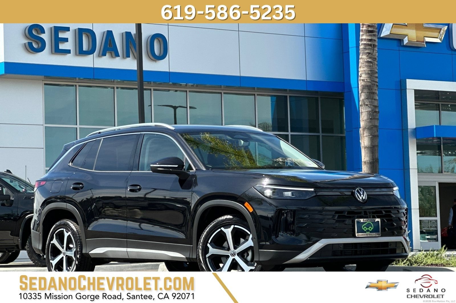 Used 2025 Volkswagen Tiguan SE FWD image 1