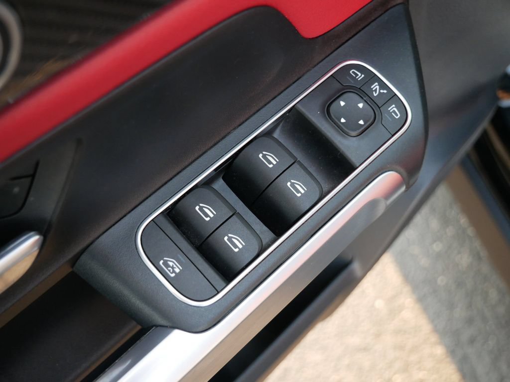 Used 2023 Mercedes-Benz GLB 250 4MATIC image 15