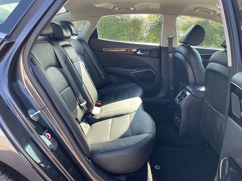 Used 2018 Kia Cadenza Premium image 35