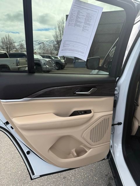 Used 2024 Jeep Grand Cherokee Limited image 36