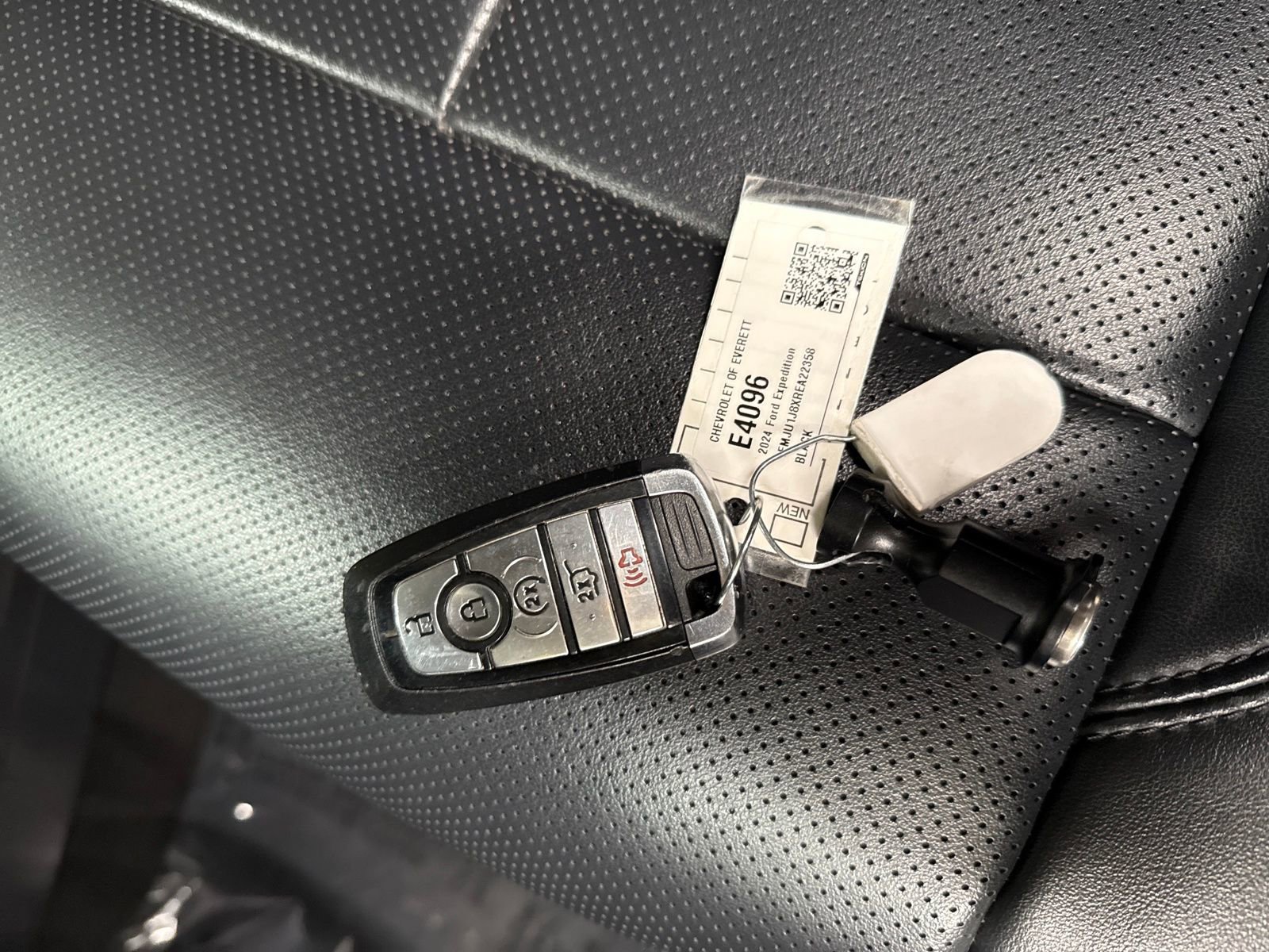 Used 2024 Ford Expedition XLT image 5