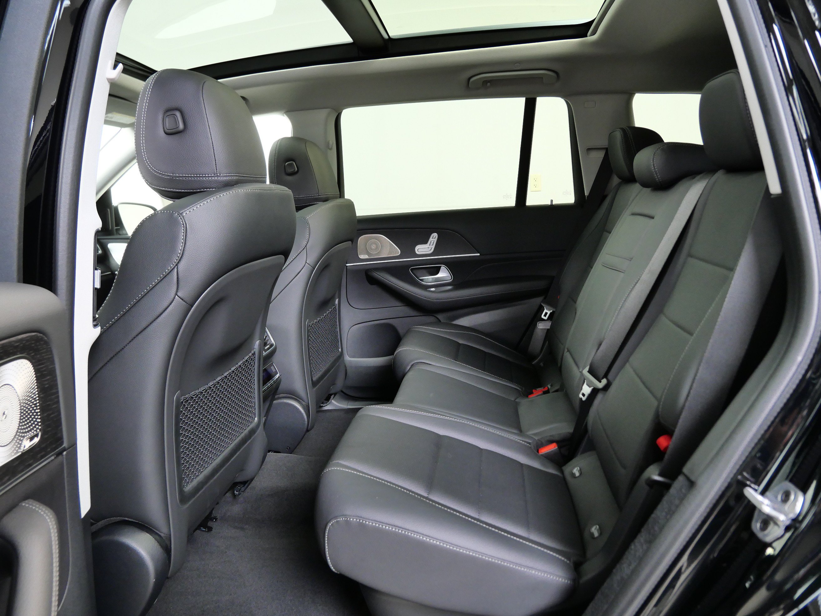 New 2026 Mercedes-Benz GLS 450 4MATIC image 9