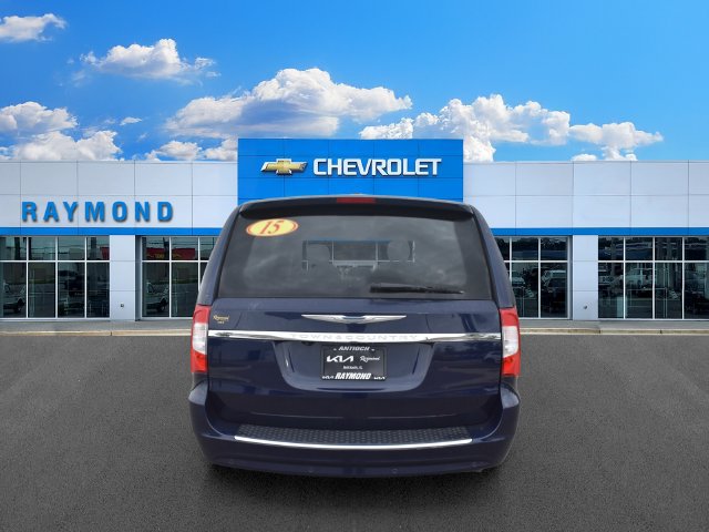 Used 2015 Chrysler Town & Country Touring-L w/ Driver Convenience Group FWD image 4