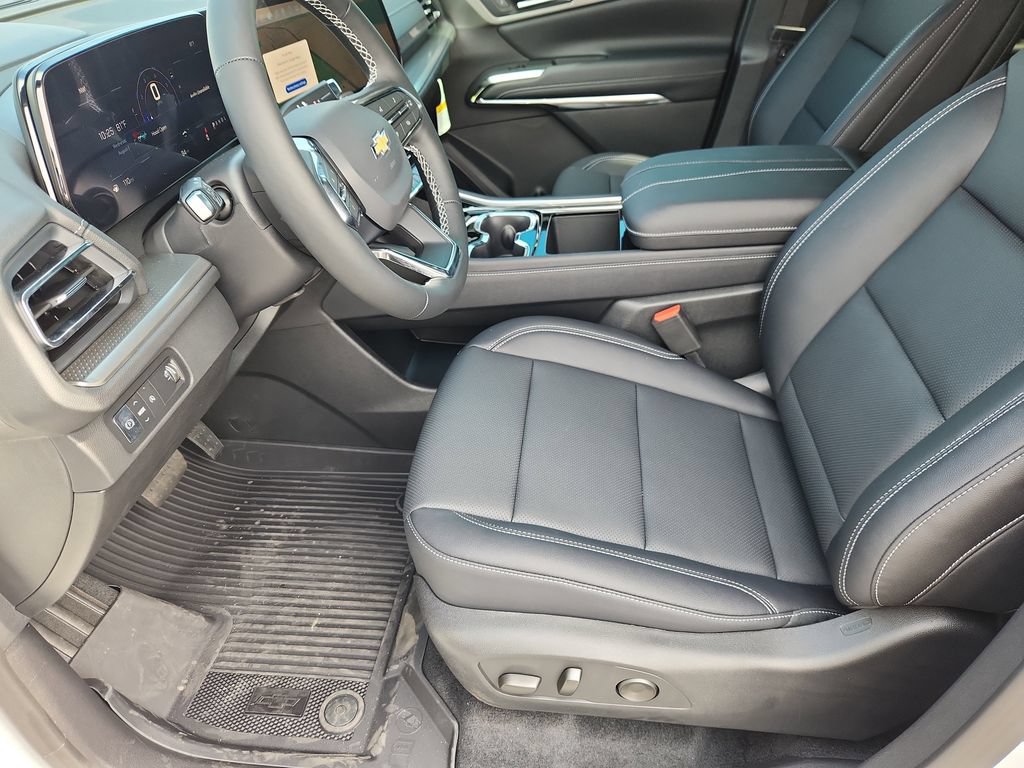 New 2025 Chevrolet Traverse LT w/ Driver Confidence Package FWD image 7