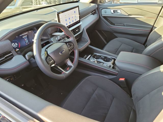Used 2025 Ford Explorer ST image 3