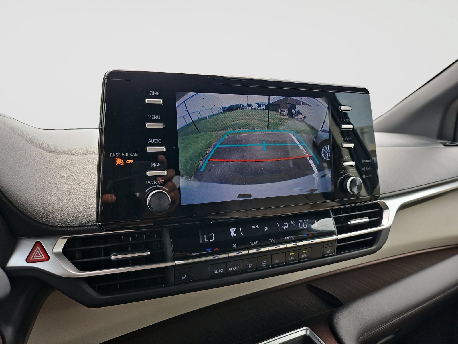 Used 2023 Toyota Sienna XLE FWD image 28