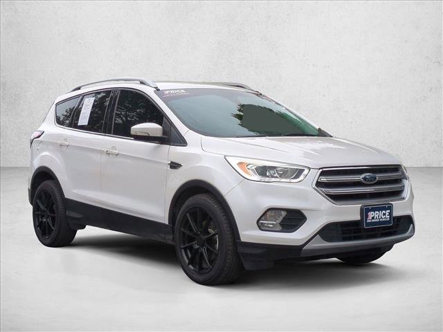 Used 2017 Ford Escape Titanium image 3