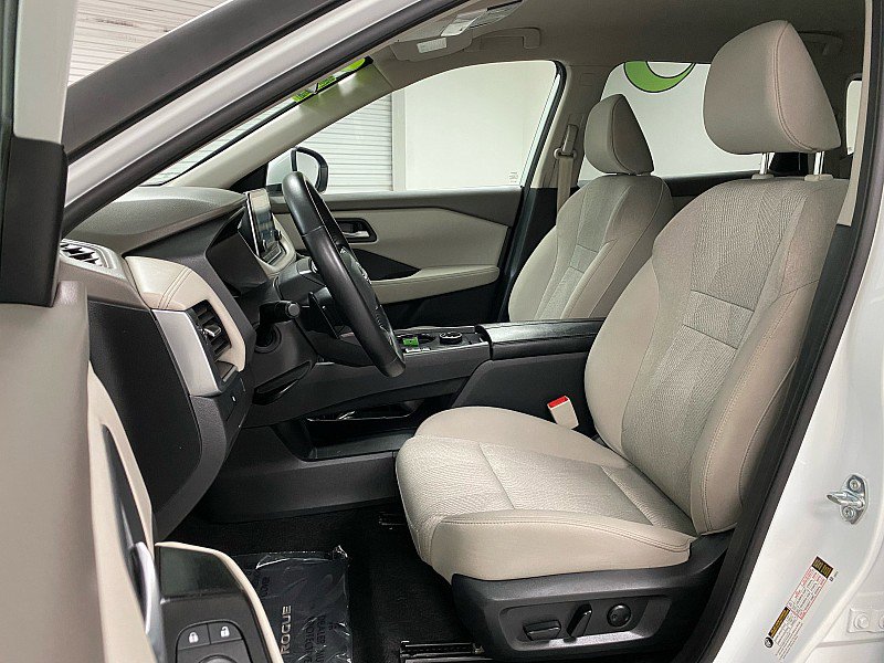 Used 2025 Nissan Rogue SV image 10