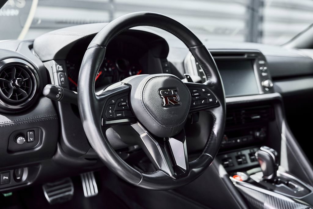 Used 2021 Nissan GT-R Premium image 41