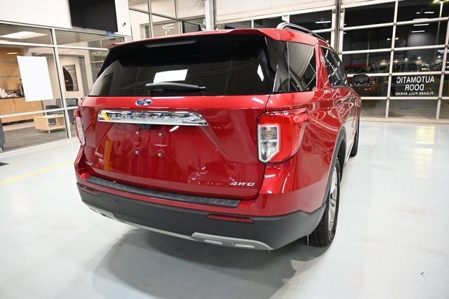 Used 2021 Ford Explorer XLT w/ Equipment Group 202A image 5