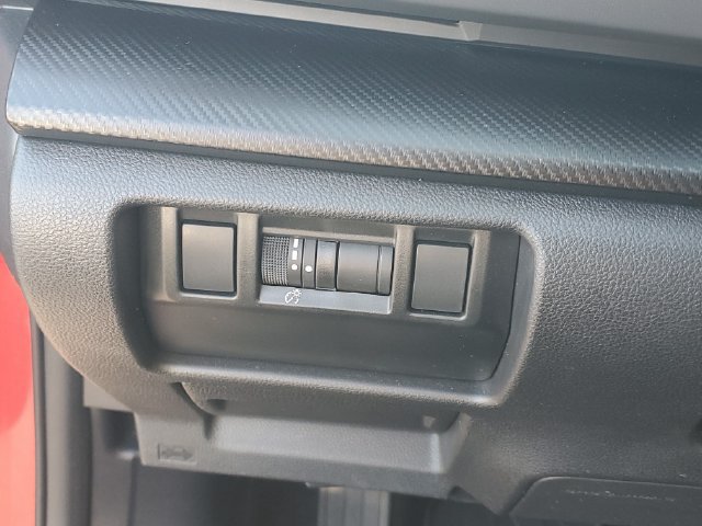 Certified 2025 Subaru Crosstrek 2.5i Premium AWD/4WD image 19