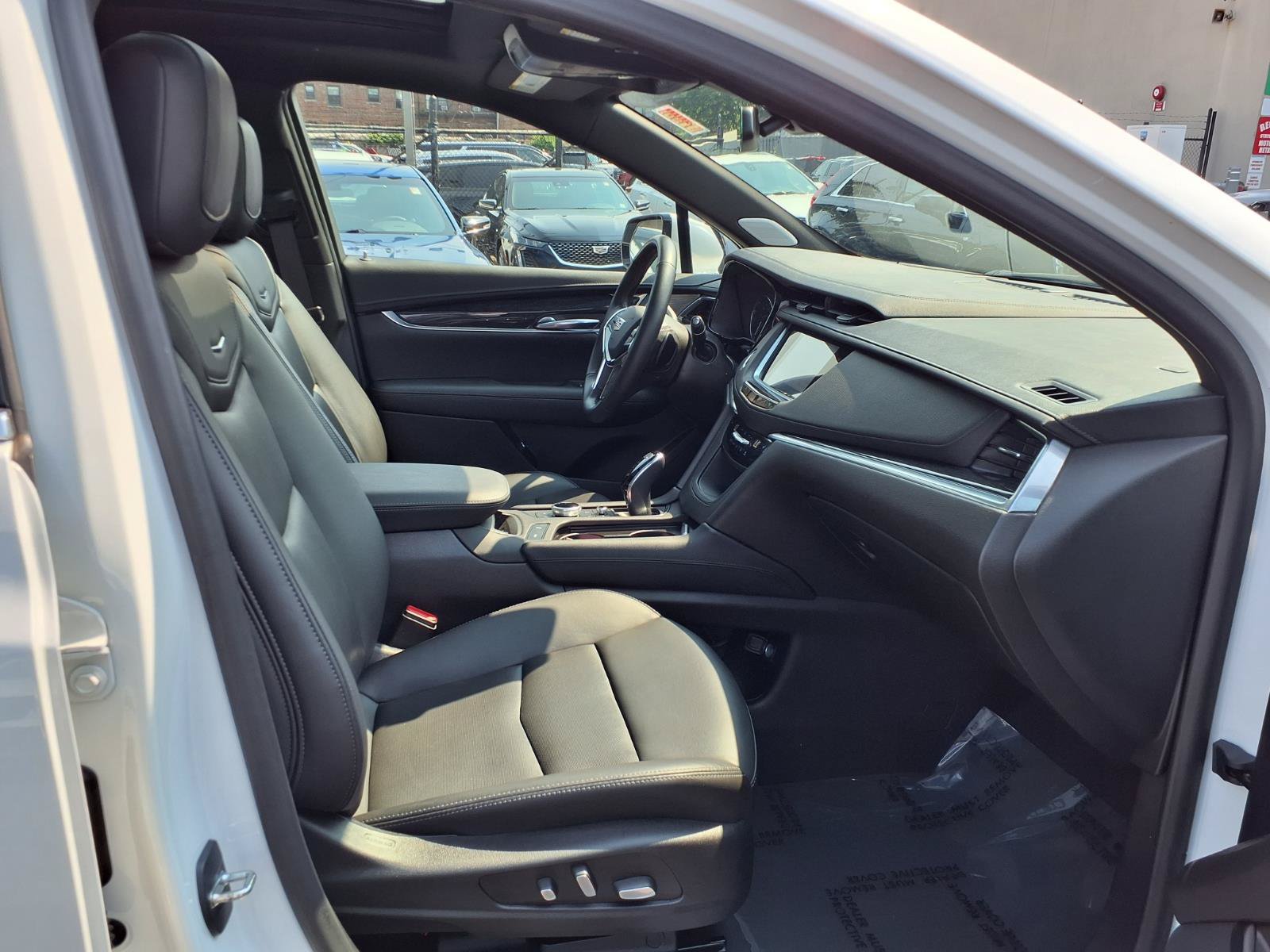 Certified 2024 Cadillac XT5 Premium Luxury w/ LPO, Floor Liner Package AWD/4WD image 32