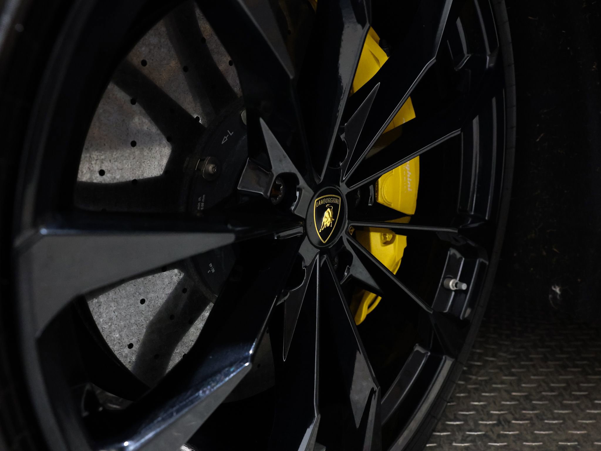 Used 2019 Lamborghini Urus image 33