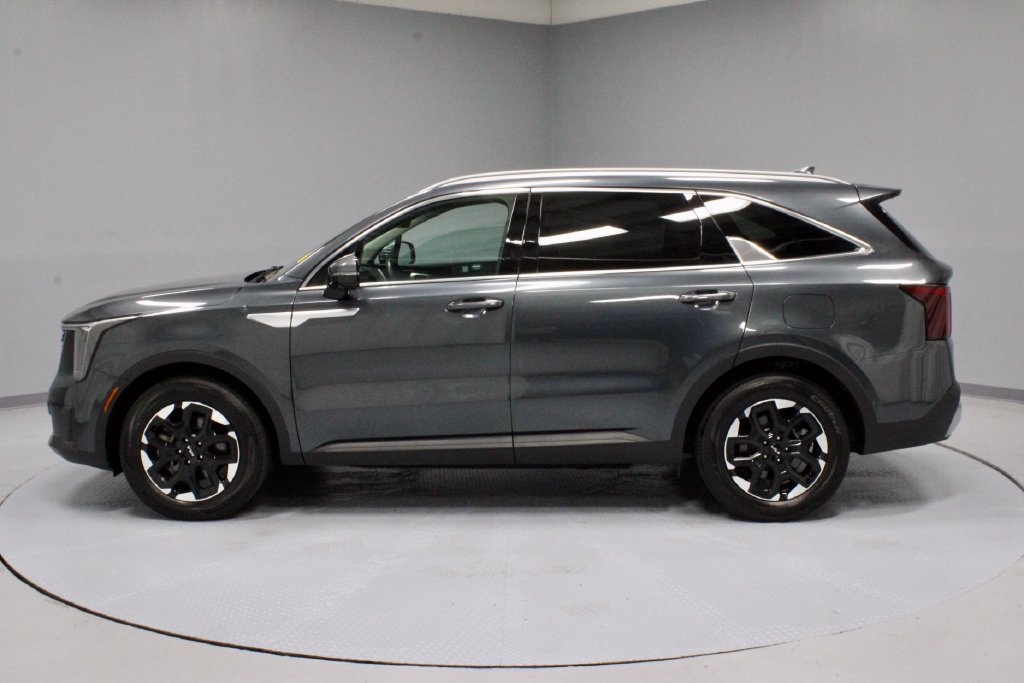 Used 2024 Kia Sorento S FWD image 9