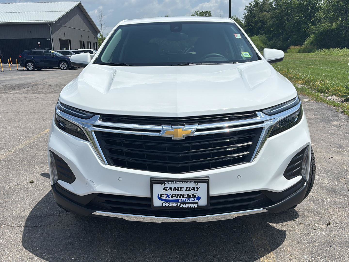 Used 2024 Chevrolet Equinox LT AWD/4WD image 2