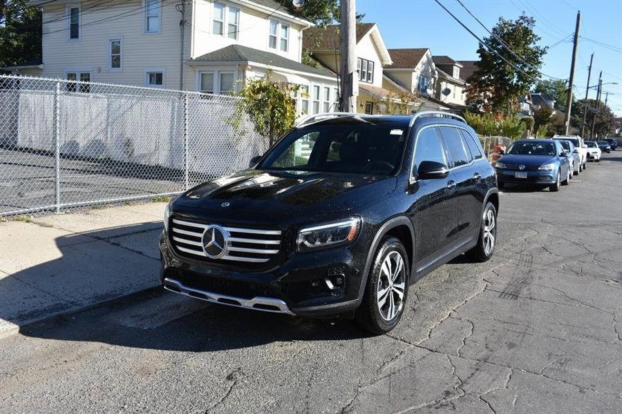 Used 2025 Mercedes-Benz GLB 250 image 2