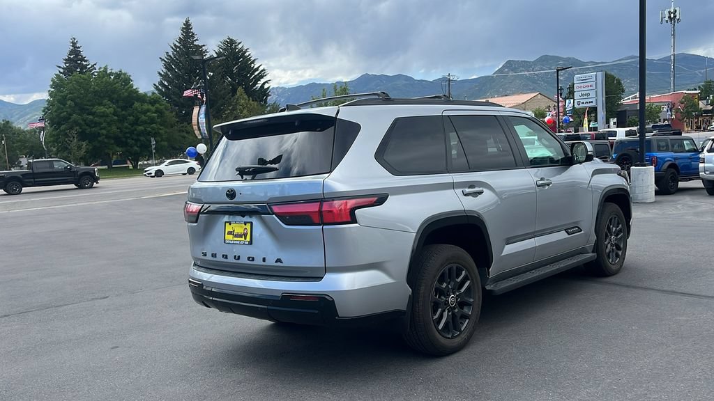 Used 2024 Toyota Sequoia Platinum AWD/4WD image 5