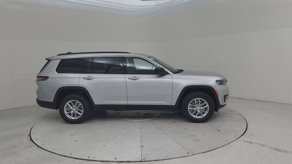 New 2025 Jeep Grand Cherokee L Laredo image 17