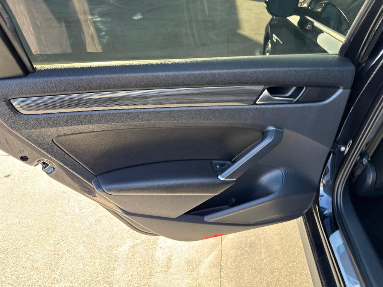 Used 2020 Volkswagen Passat 2.0T R-Line image 15