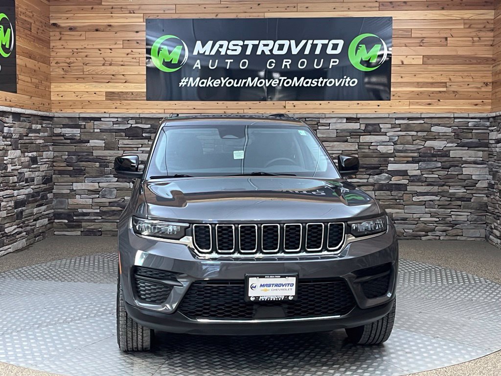 Used 2023 Jeep Grand Cherokee Laredo w/ Luxury Tech Group I AWD/4WD image 5