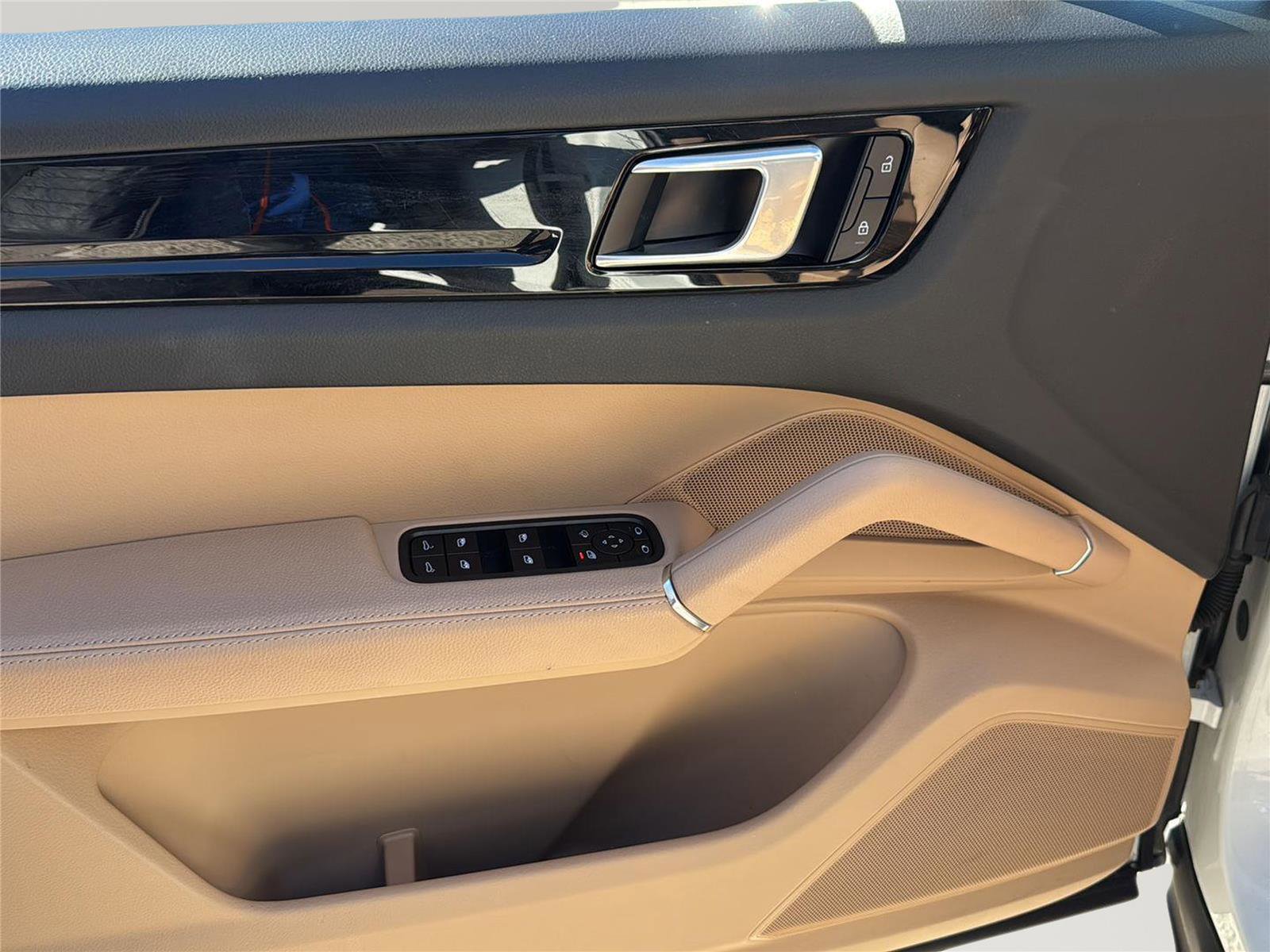 Used 2023 Porsche Cayenne image 10