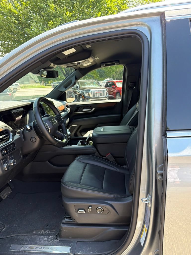Used 2025 GMC Yukon XL Denali AWD/4WD image 20