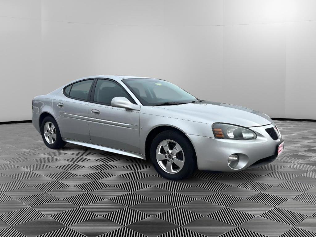 Used 2006 Pontiac Grand Prix w/ Sun And Sound Package image 2
